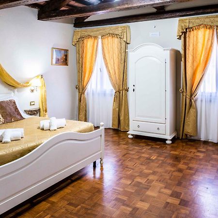 Palazzo Titti Rialto Suites Venecia Exterior foto