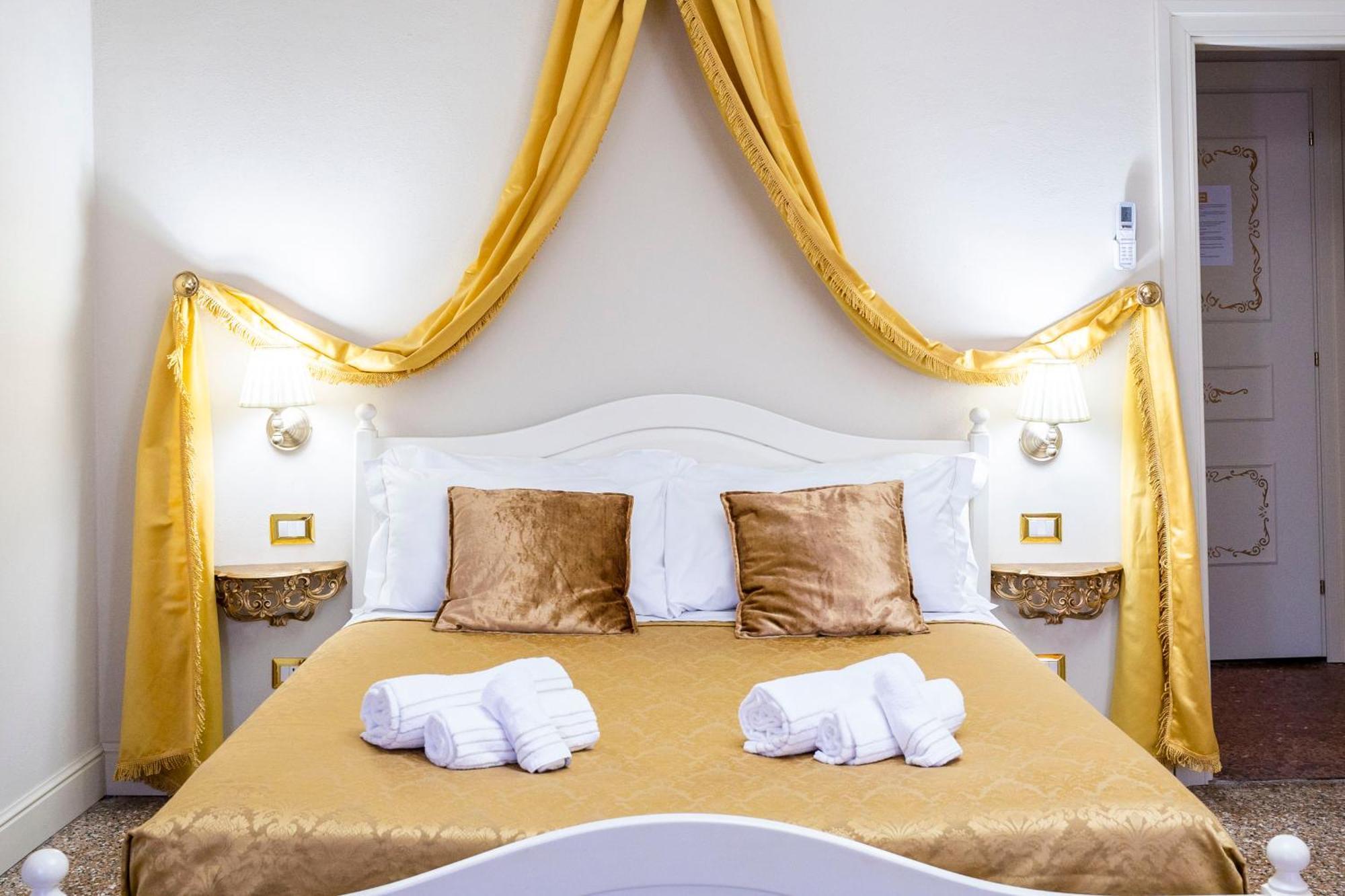 Palazzo Titti Rialto Suites Venecia Exterior foto