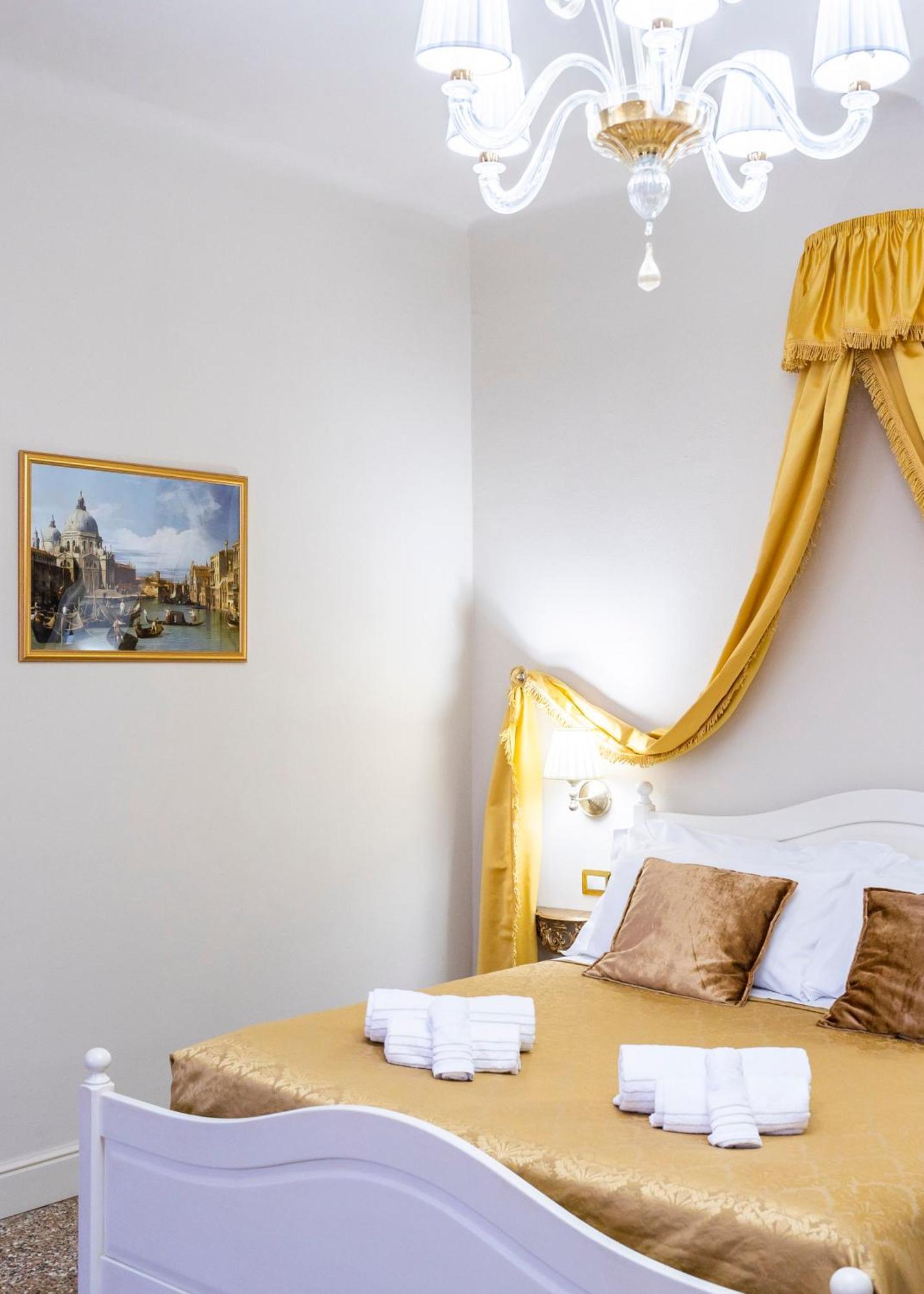 Palazzo Titti Rialto Suites Venecia Exterior foto