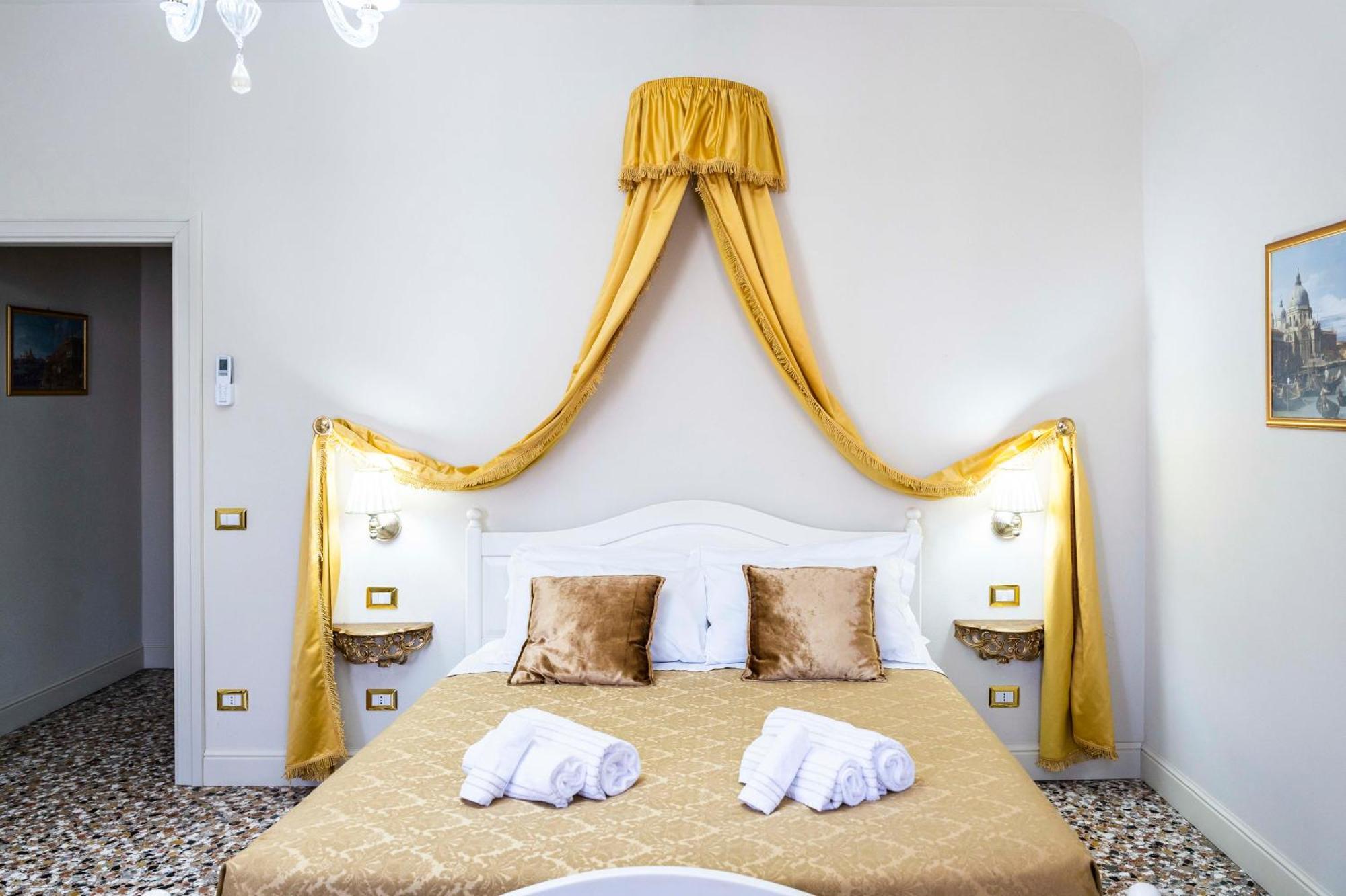 Palazzo Titti Rialto Suites Venecia Exterior foto